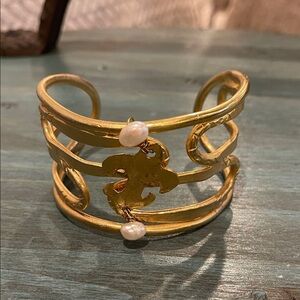 Gold-Tone Hammered Cuff Bracelet with Freshwater Pearl Accents and Fleur De Lis